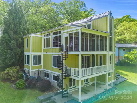 78 Assembly Dr, Flat Rock, NC 28731