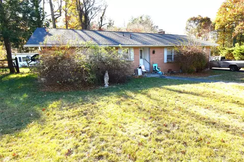 459 Beach Dr, Hendersonville, NC 28792