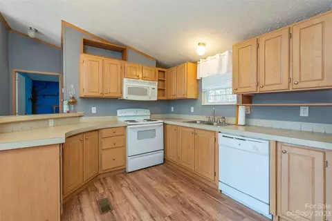 283 Durham Rd, Clyde, NC 28721 photo 9