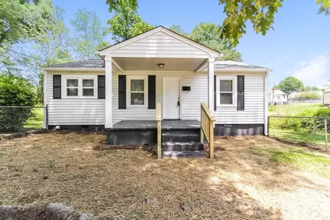 202 Gibbs St, Dallas, NC 28034