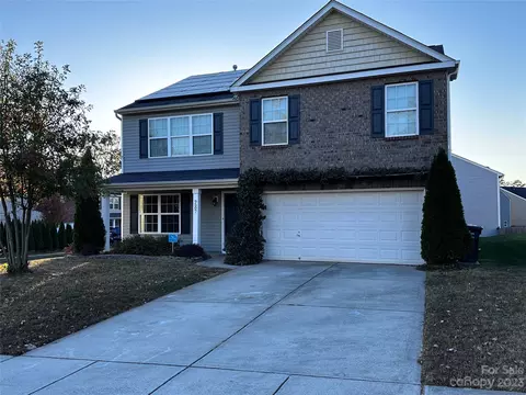 9507 Eagle Feathers Dr, Charlotte, NC 28214