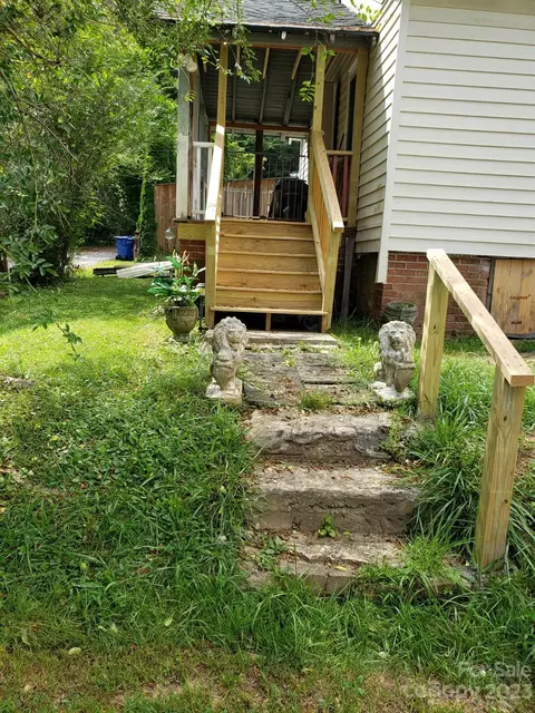 70 Hampton Rd, Brevard, NC 28712 photo 3