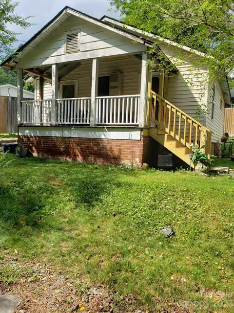 70 Hampton Rd, Brevard, NC 28712