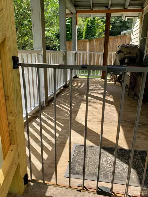 70 Hampton Rd, Brevard, NC 28712 photo 2