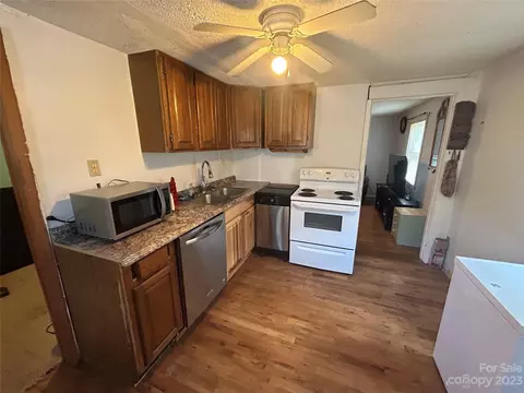 70 Hampton Rd, Brevard, NC 28712 photo 7