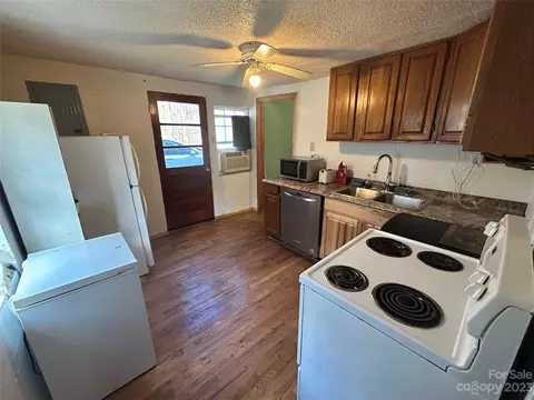 70 Hampton Rd, Brevard, NC 28712 photo 8