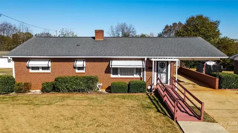 105 Lackey St, Morganton, NC 28655