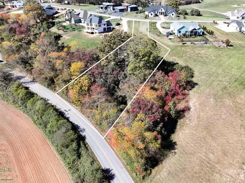 9999 Pisgah Ridge Trl, Mills River, NC 28759