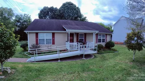 419 E Lake Dr, Mocksville, NC 27028