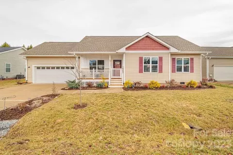 27 Daylilly Ct, Hendersonville, NC 28739