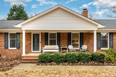 1611 Oak Trail Ln, Charlotte, NC 28216