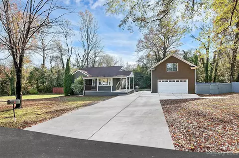 138 Willetta Dr, Charlotte, NC 28217