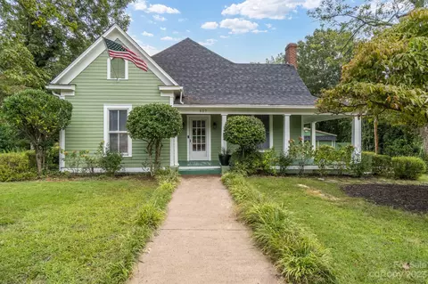 627 S Mulberry St, Statesville, NC 28677