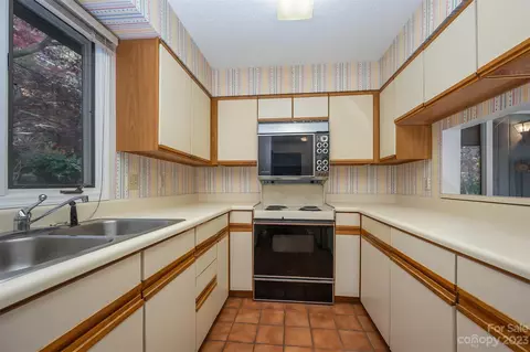 335 Melrose 113 Ave #113, Tryon, NC 28782 photo 11
