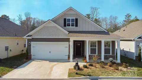 502 Summerfield Pl, Flat Rock, NC 28731