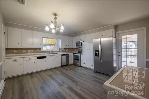 414 E Concord St, Morganton, NC 28655 photo 9