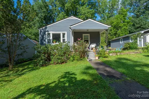 209 Woodland Dr, Swannanoa, NC 28778