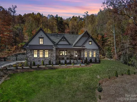 264 Freedom Trail Ct, Zirconia, NC 28790