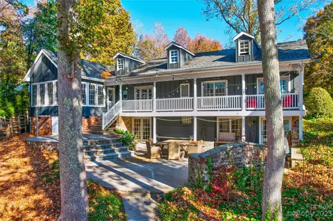 6947 Wateredge Dr, Sherrills Ford, NC 28673