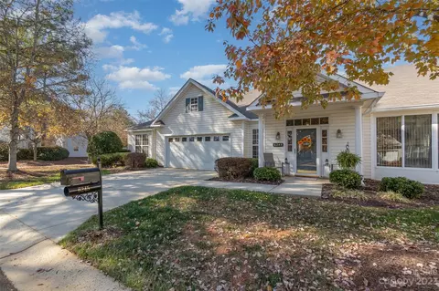 6245 Half Dome Dr, Charlotte, NC 28269