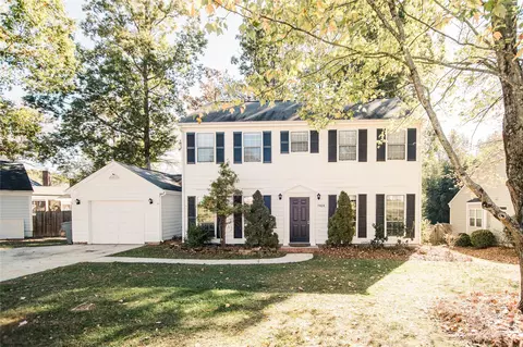 9424 Pondside Ln, Charlotte, NC 28213