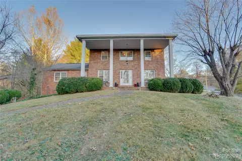 221 Spring St, Canton, NC 28716