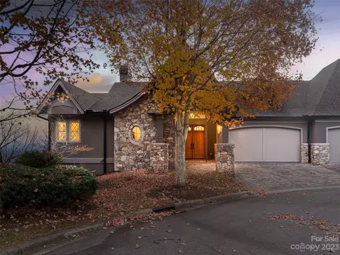 123 Points West Dr, Asheville, NC 28804