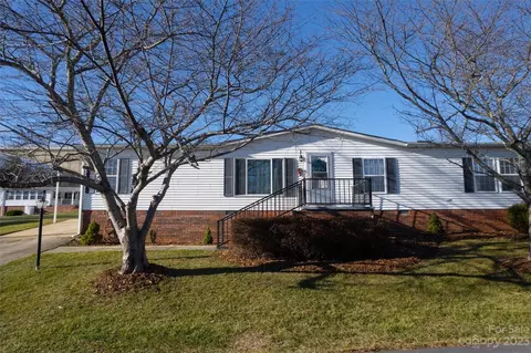 7 N June Ln, Hendersonville, NC 28792