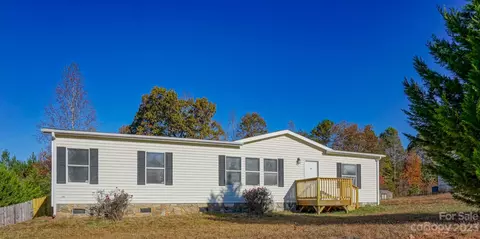 1090 Canada Dr, Dallas, NC 28034