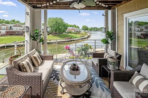18529 Harborside Dr, Cornelius, NC 28031