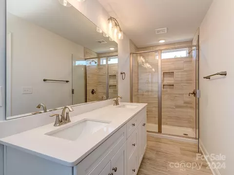 Bath - 11243 Island View Ln, Lancaster, SC 29720 photo 3 of 4