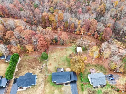 141 Dayton Rd, Dallas, NC 28034