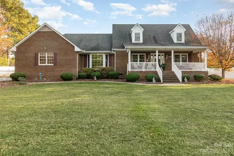 1204 Yadkin St, Albemarle, NC 28001