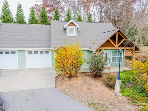 9 Cricket Crossing Ct, Asheville, NC 28804