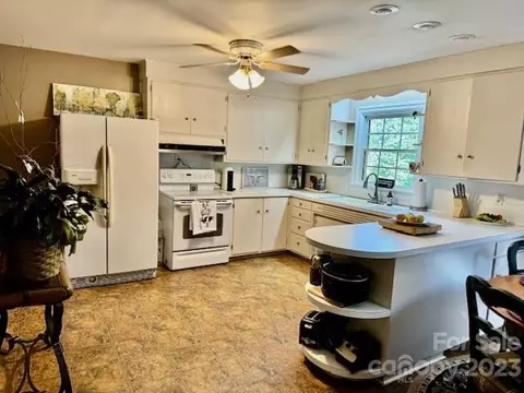 402 County Home Rd, Conover, NC 28613 photo 9