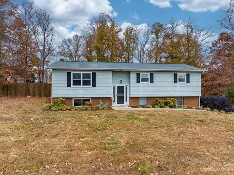 6841 Royal Heights Cir, Hickory, NC 28602