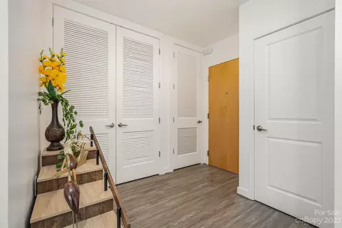 210 Church 1602 St #1602, Charlotte, NC 28202