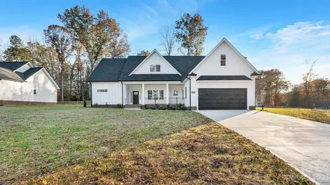 5017 Oconee Dr, Stanley, NC 28164 photo 2