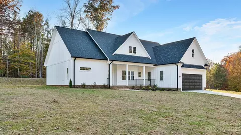 5017 Oconee Dr, Stanley, NC 28164