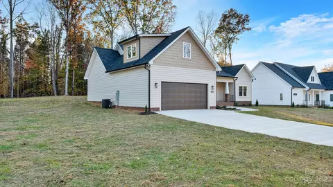 5013 Oconee Dr, Stanley, NC 28164 photo 3