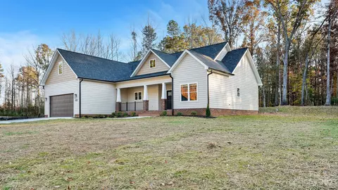 5013 Oconee Dr, Stanley, NC 28164