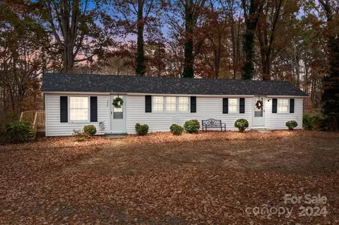 350 Knollwood Cir, Albemarle, NC 28001