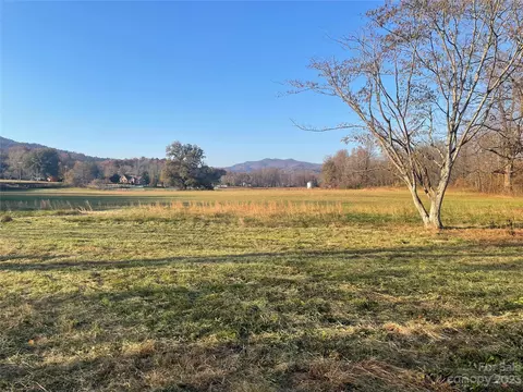 420 Lake Tahoma Rd, Marion, NC 28752