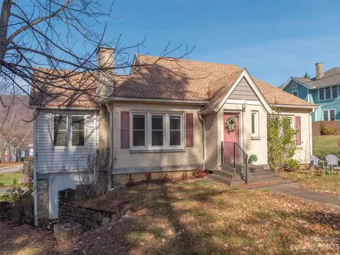 295 Brook St, Waynesville, NC 28786