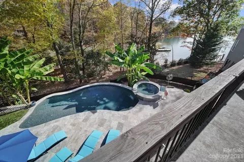 4028 Windward Dr, Tega Cay, SC 29708