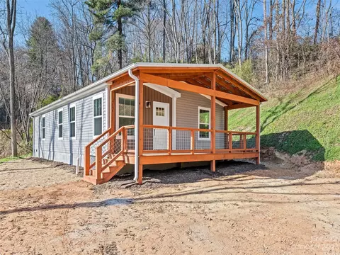 154 Brookside St, Clyde, NC 28721