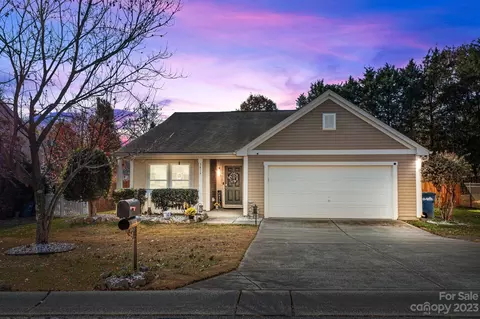 1416 Commonwealth Ave, Statesville, NC 28677