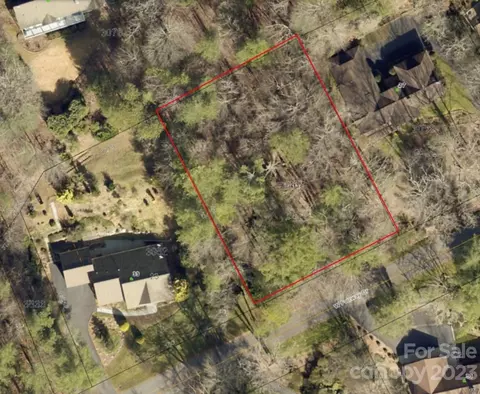 31 W Fairway Dr, Etowah, NC 28729