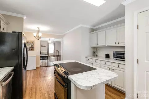 35 Choo Choo Ln, Asheville, NC 28806
