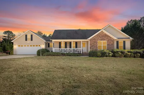 325 Carriage Trace Ln, Lexington, NC 27295